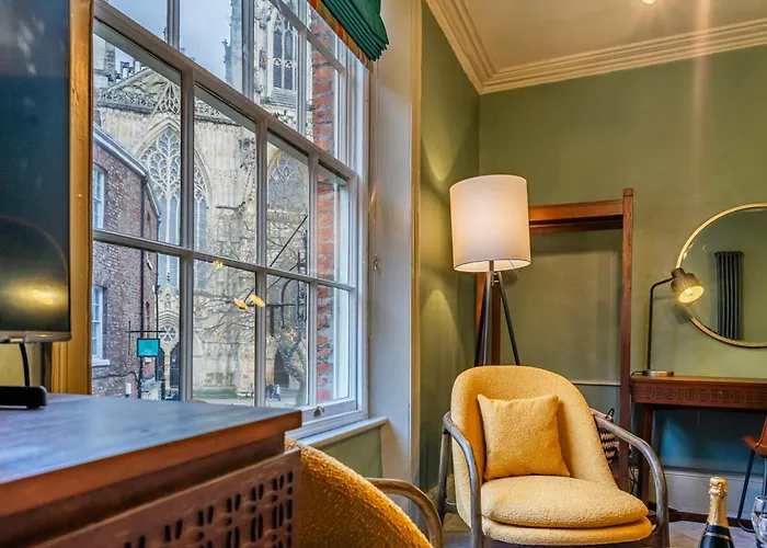 19 High Petergate - Next To York Minster